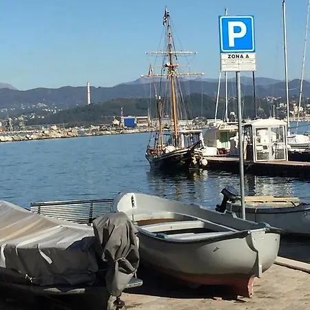 Il Mare Accanto 公寓 *